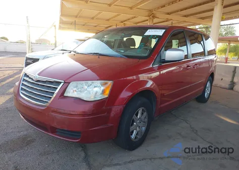 2010 Chrysler Town & Country Lx z USA, uszkodzony, nr VIN 2A4RR4DE8AR141989